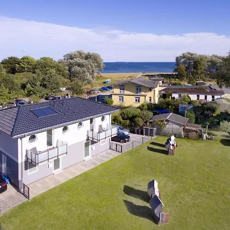 Ruegen-beach-house-haus-schostek Feriehus