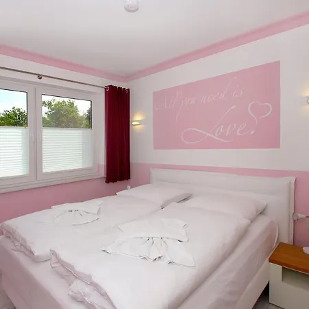 Ruegen-beach-house-haus-schostek *