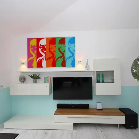 Ruegen-beach-house-haus-schostek